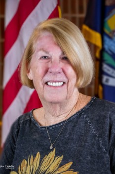 Photo of Councilwoman Maureen Farmer